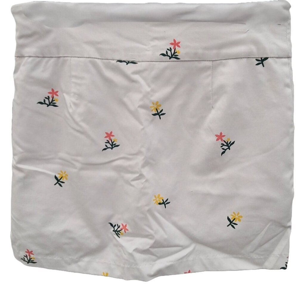 NWT Zac & Rachel White Floral Skort